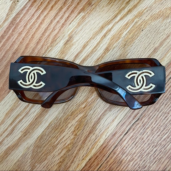 CHANEL | Tortoise Sunglasses - Picture 2 of 8